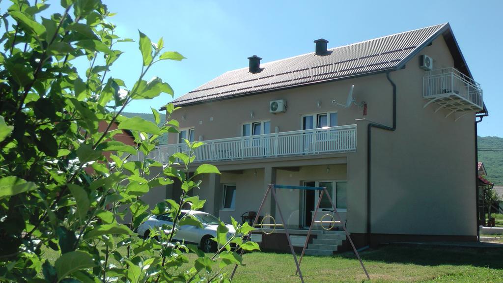 Apartment And Rooms Aracic Korenica Exterior photo